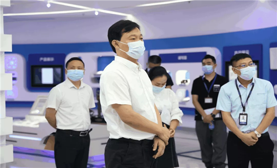 光明区委副书记、政法委书记张华伟莅临谈球吧体育调研指导